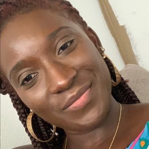 Meet your Posher, Yolanda